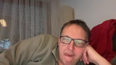 Tom online show from 8, 3, 2025