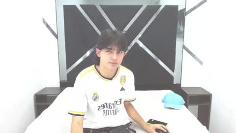 tom_0002 online show from 31, 10, 2025