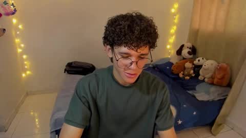 Snapshot of tom_blue10 chatting on 18, 12, 2025 Tom Blue online show from 18, 12, 2025