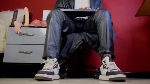 Tom online show from 7, 11, 2025