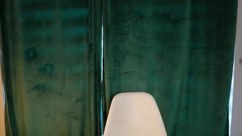 Tom online show from 11, 4, 2026