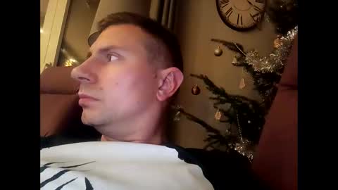 tom_horny84 online show from 25, 12, 2024