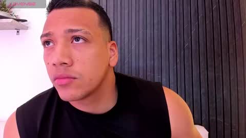 Tom muscle1 online show from 6, 11, 2025