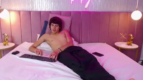 Snapshot of tombakker chatting on 1, 12, 2024 Tomm online show from 1, 12, 2024