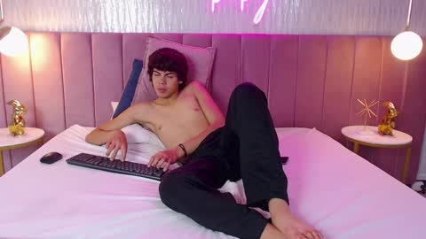 Snapshot of tombakker chatting on 1, 12, 2024 Tomm online show from 1, 12, 2024