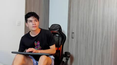 Snapshot of tommy_carlos chatting on 13, 2, 2025 online show from 13, 2, 2025