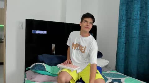 Snapshot of tommy_carlos chatting on 4, 10, 2025 online show from 4, 10, 2025