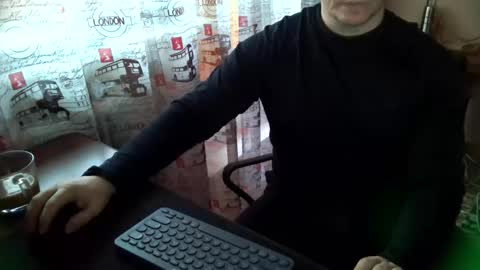 Tommi Li online show from 4, 1, 2025