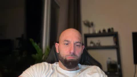 Snapshot of tommyx01 chatting on 29, 4, 2026 Thomas Fit online show from 29, 4, 2026