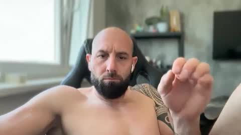 Snapshot of tommyx01 chatting on 26, 5, 2026 Thomas Fit online show from 26, 5, 2026