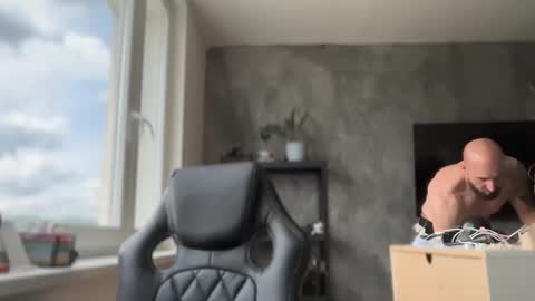 Snapshot of tommyx01 chatting on 2, 6, 2026 Thomas Fit online show from 2, 6, 2026