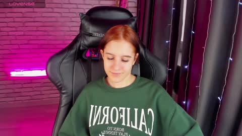 Snapshot of tonya_gray chatting on 5, 1, 2025 tonya_gray online show from 5, 1, 2025