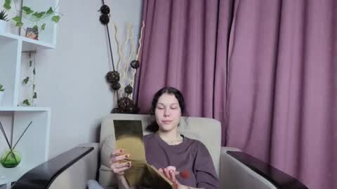 Lyna online show from 28, 11, 2025