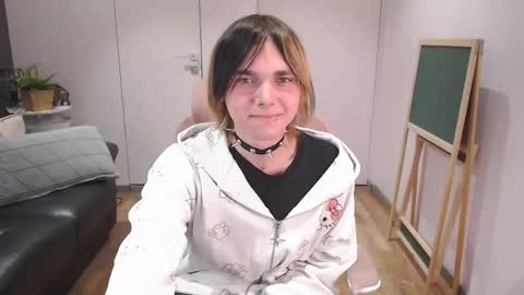 Snapshot of too_silly_ chatting on 12, 5, 2026 too_silly_ online show from 12, 5, 2026