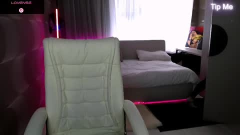 Snapshot of tori_blond chatting on 3, 6, 2026 tori_blond online show from 3, 6, 2026