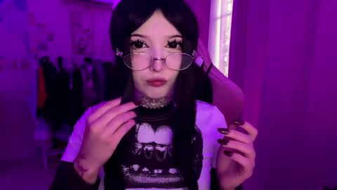 Lina online show from 6, 4, 2026