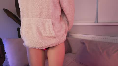 Snapshot of toxl chatting on 25, 1, 2025 Bella online show from 25, 1, 2025