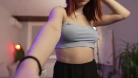 Snapshot of toxl chatting on 25, 2, 2025 Bella online show from 25, 2, 2025