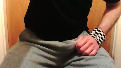 Snapshot of trackielad21 chatting on 13, 11, 2025 trackielad online show from 13, 11, 2025