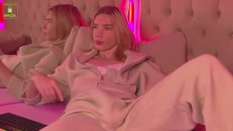 Snapshot of translustybabe chatting on 17, 10, 2025 STACY online show from 17, 10, 2025