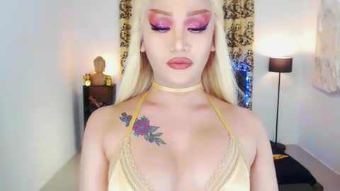 Snapshot of transplayfullolivia chatting on 8, 9, 2025 KYLIE BELLA  TS online show from 8, 9, 2025