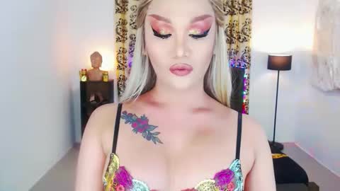 Snapshot of transplayfullolivia chatting on 16, 9, 2025 KYLIE BELLA  TS online show from 16, 9, 2025