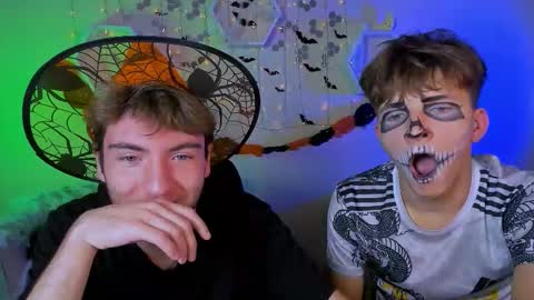 Snapshot of travis_wolf_ chatting on 23, 10, 2025 Travis online show from 23, 10, 2025