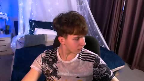 Snapshot of travis_wolf_ chatting on 23, 11, 2025 Travis online show from 23, 11, 2025