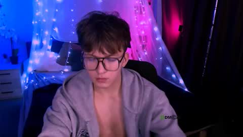 Snapshot of travis_wolf_ chatting on 25, 11, 2025 Travis online show from 25, 11, 2025