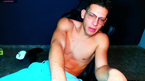 TRAVIS. online show from 30, 1, 2025