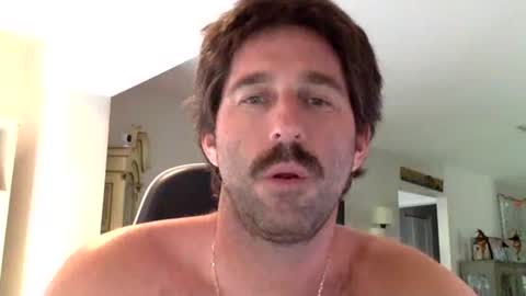 Snapshot of traviskenn chatting on 29, 9, 2025 TravisKenn online show from 29, 9, 2025