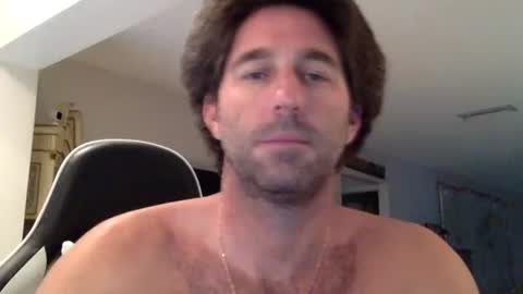 Snapshot of traviskenn chatting on 23, 10, 2025 TravisKenn online show from 23, 10, 2025