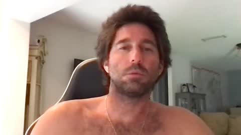 Snapshot of traviskenn chatting on 27, 10, 2025 TravisKenn online show from 27, 10, 2025