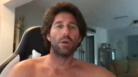 Snapshot of traviskenn chatting on 28, 10, 2025 TravisKenn online show from 28, 10, 2025