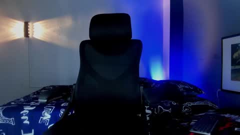 TRAV - INDEPENDENT MODEL online show from 12, 11, 2025