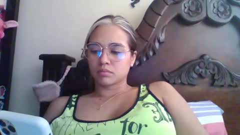 triana_bell online show from 1, 2, 2025