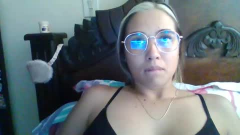 triana_bell online show from 3, 2, 2025