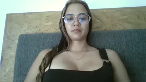 triana_bell online show from 16, 12, 2025