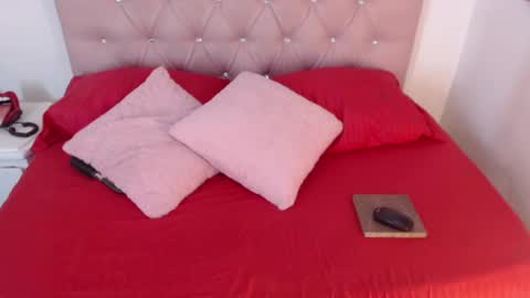 triana_crimson online show from 3, 2, 2025