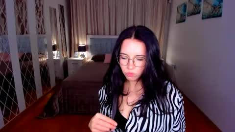 TriciaDaisy online show from 11, 5, 2026