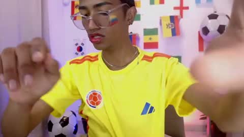 Snapshot of triiangel_latinboy chatting on 15, 6, 2026 Johan online show from 15, 6, 2026