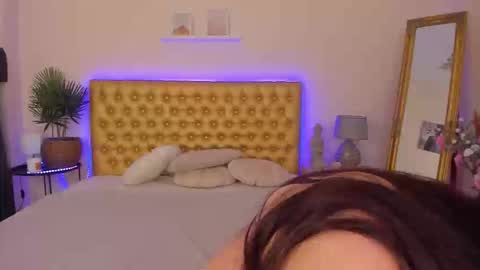 Mia online show from 5, 3, 2026