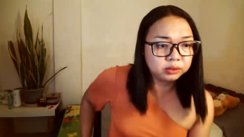 Snapshot of trishakera chatting on 5, 1, 2025 trisha online show from 5, 1, 2025