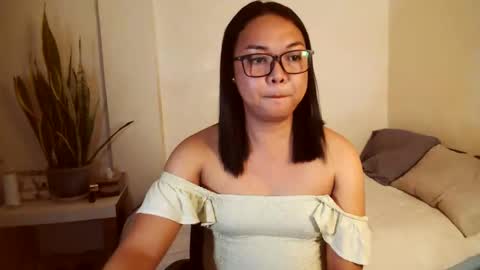 Snapshot of trishakera chatting on 8, 1, 2025 trisha online show from 8, 1, 2025