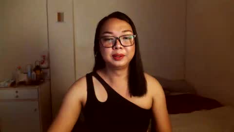 Snapshot of trishakera chatting on 5, 3, 2025 trisha online show from 5, 3, 2025
