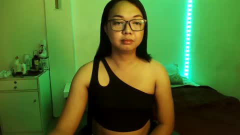 Snapshot of trishakera chatting on 5, 3, 2025 trisha online show from 5, 3, 2025