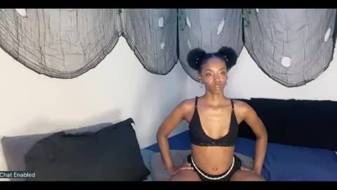 trixie_luv online show from 7, 10, 2025