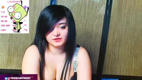 trixiedoescamcam online show from 29, 9, 2025