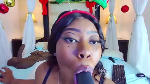 Snapshot of trixiemar chatting on 28, 12, 2024 TrixieMar online show from 28, 12, 2024