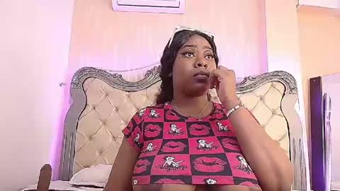 Snapshot of trixiemar chatting on 5, 1, 2025 TrixieMar online show from 5, 1, 2025